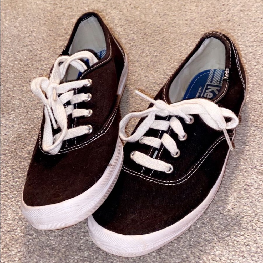 size 6 black keds